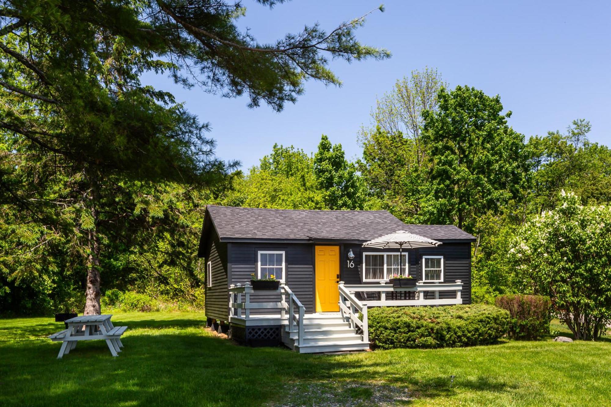 Seascape Motel & Cottages Belfast Exterior photo